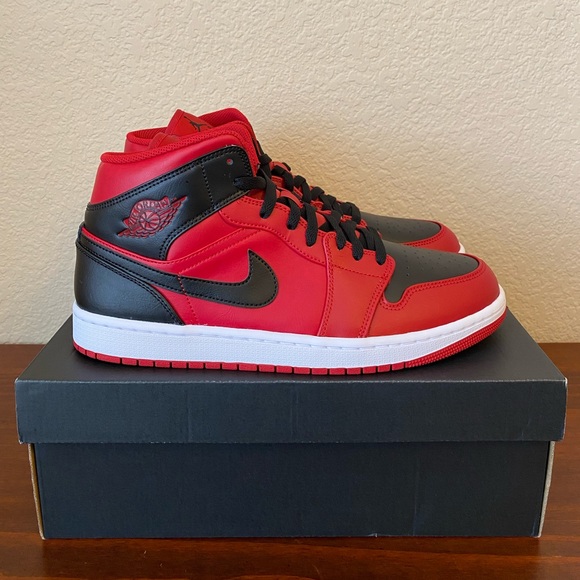 Air Jordan 1 Mid 'Reverse Bred' - Picture 3 of 11